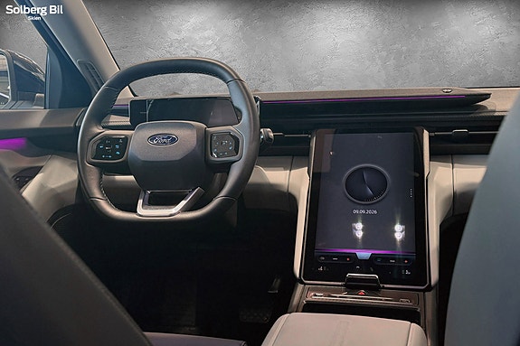Ford Explorer 27 of 30