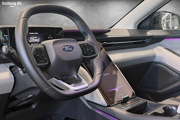 Ford Explorer 26 of 30
