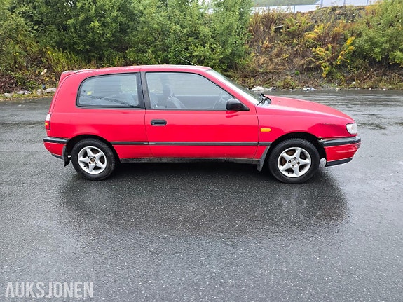 Nissan Sunny 16 of 30