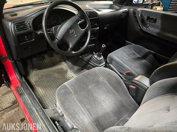 Nissan Sunny 21 of 30