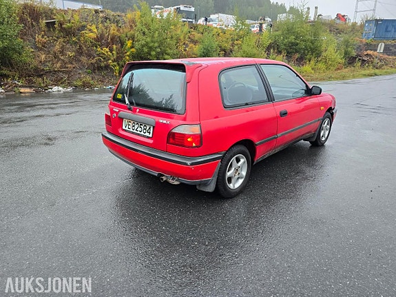 Nissan Sunny 14 of 30