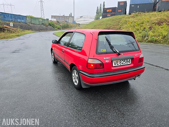 Nissan Sunny 11 of 30