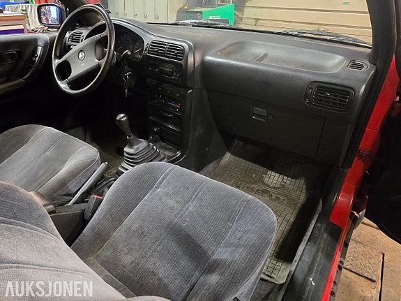 Nissan Sunny 23 of 30