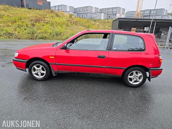 Nissan Sunny 9 of 30