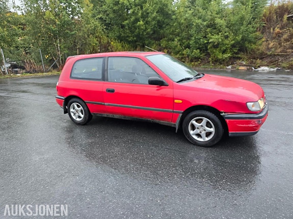 Nissan Sunny 7 of 30