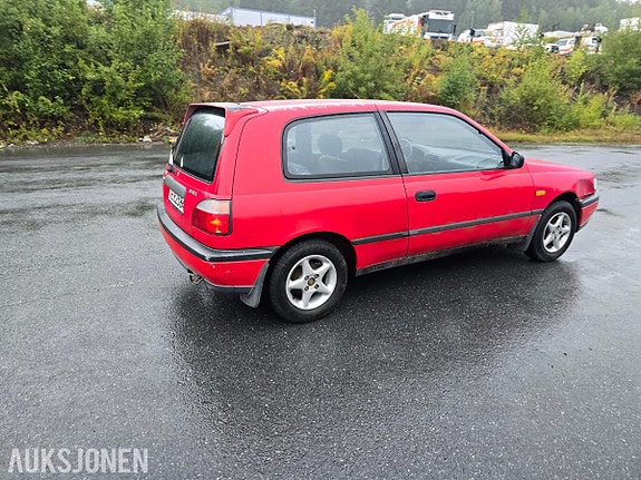 Nissan Sunny 17 of 30