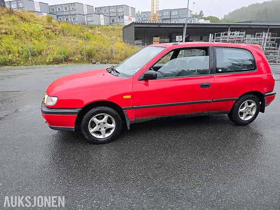Nissan Sunny 8 of 30