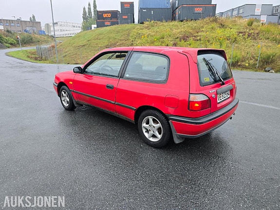 Nissan Sunny 12 of 30