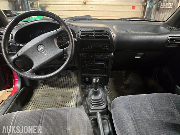 Nissan Sunny 22 of 30