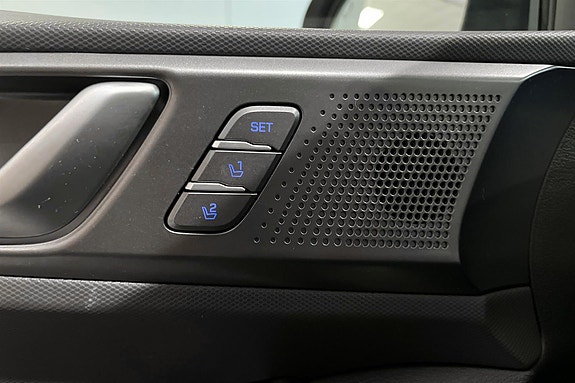Hyundai IONIQ 29 of 30
