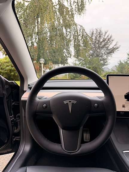 Tesla Model 3 8 of 17