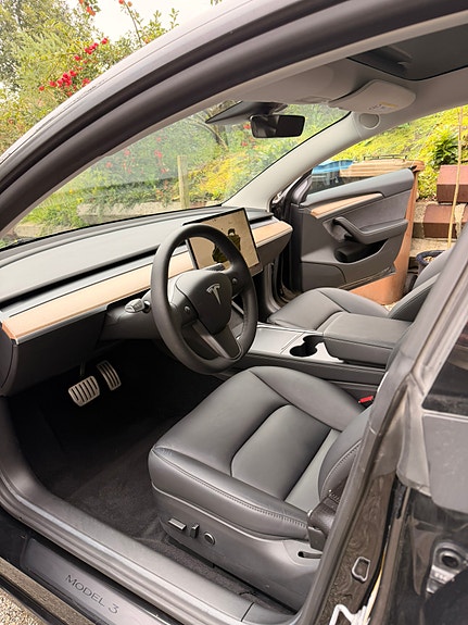 Tesla Model 3 7 of 17