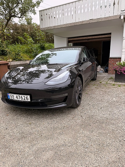 Tesla Model 3 2 of 17