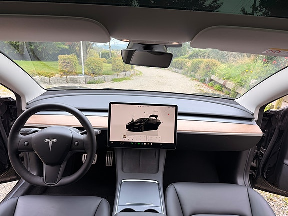 Tesla Model 3 9 of 17