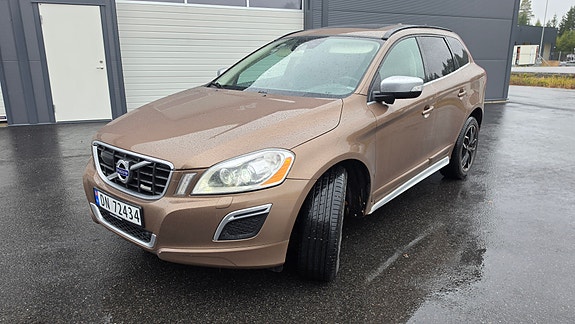 Volvo XC60 2 of 22