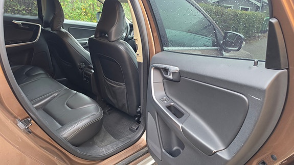 Volvo XC60 13 of 22