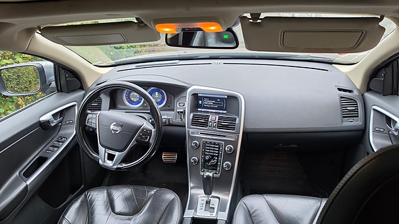 Volvo XC60 11 of 22
