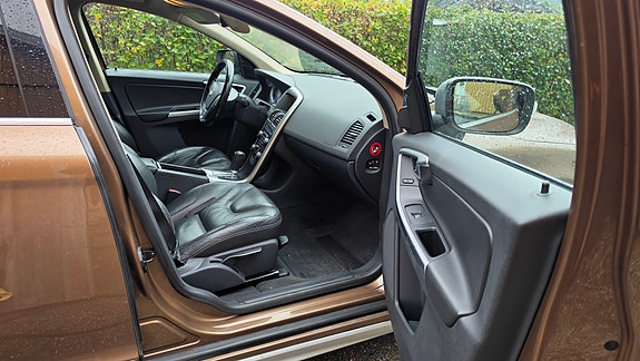 Volvo XC60 15 of 22