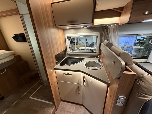 Weinsberg CaraSuite 700MX 13 of 23