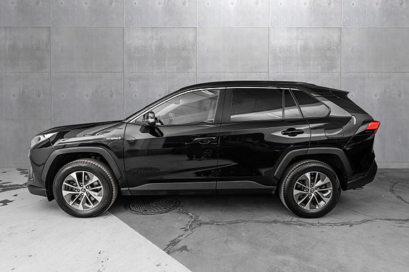 Toyota RAV4 2 of 24