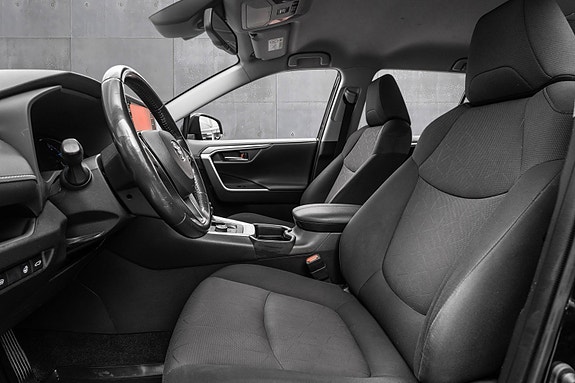 Toyota RAV4 9 of 24