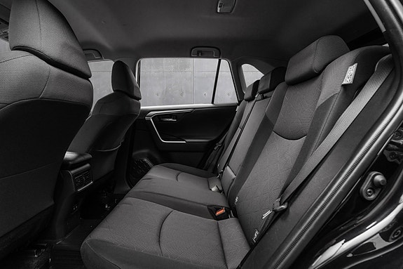 Toyota RAV4 12 of 24