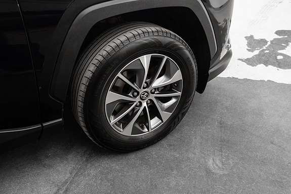 Toyota RAV4 8 of 24