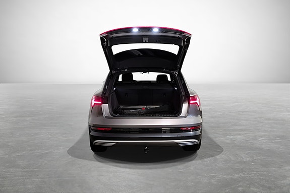 Audi e-tron 7 of 27