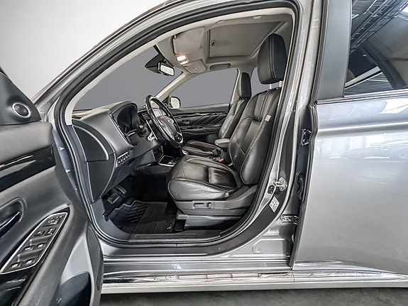 Mitsubishi Outlander 12 of 30