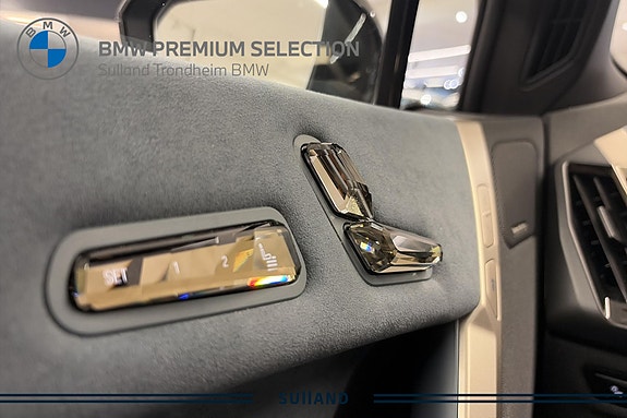BMW iX 17 of 27