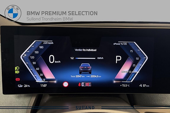 BMW iX 12 of 27