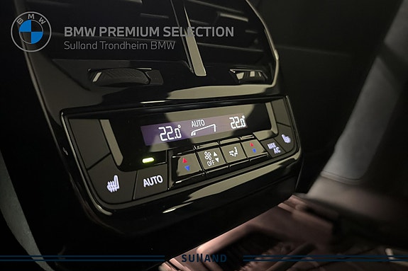 BMW iX 18 of 27