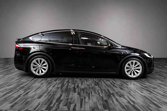 Tesla Model X 7 of 30