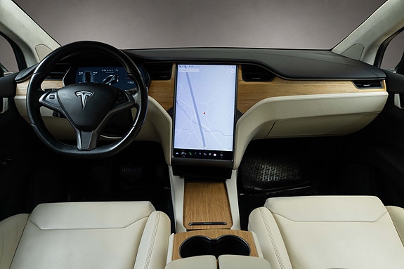 Tesla Model X 20 of 30