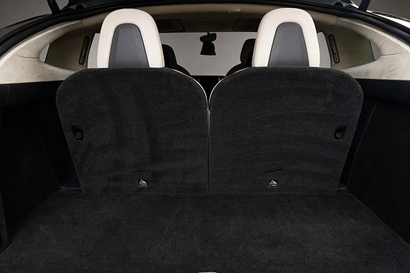 Tesla Model X 12 of 30