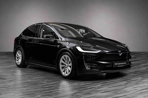 Tesla Model X 8 of 30