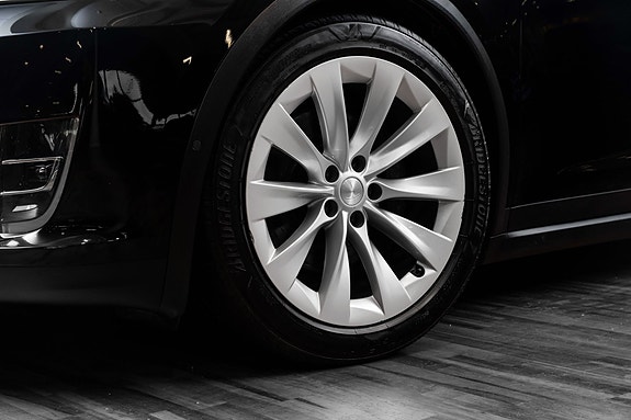 Tesla Model X 2 of 30