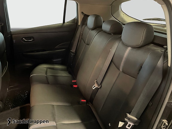 Nissan Leaf 14 of 16