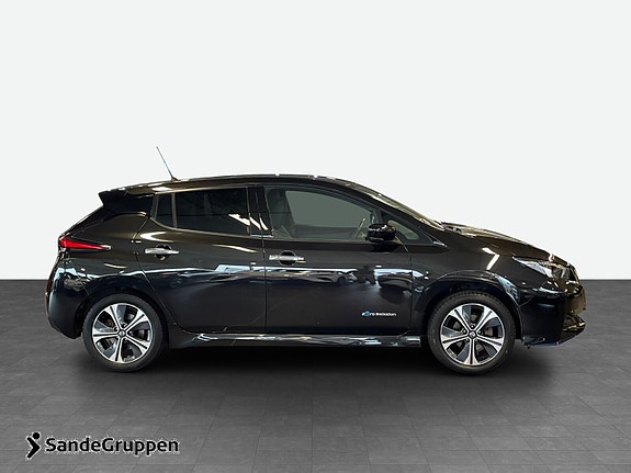 Nissan Leaf 6 of 16