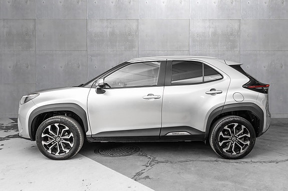 Toyota Yaris Cross 2 of 24