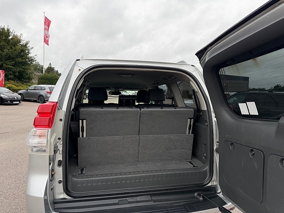 Toyota Land Cruiser 11 of 17