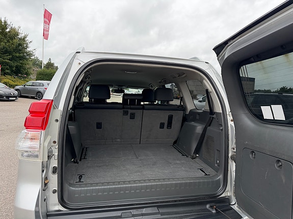 Toyota Land Cruiser 12 of 17