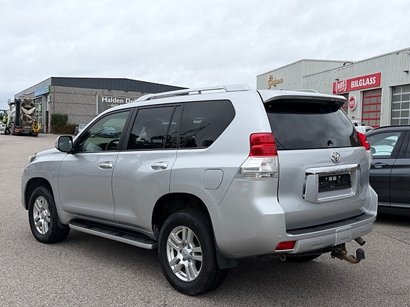 Toyota Land Cruiser 4 of 17