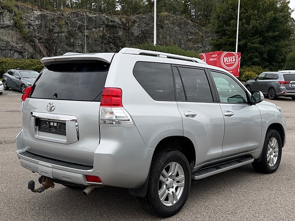 Toyota Land Cruiser 5 of 17