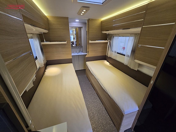 Adria Adora 572 UT - Skadevogn med mye utstyr 10 of 14