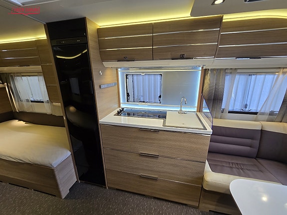 Adria Adora 572 UT - Skadevogn med mye utstyr 8 of 14