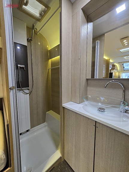 Adria Adora 572 UT - Skadevogn med mye utstyr 12 of 14