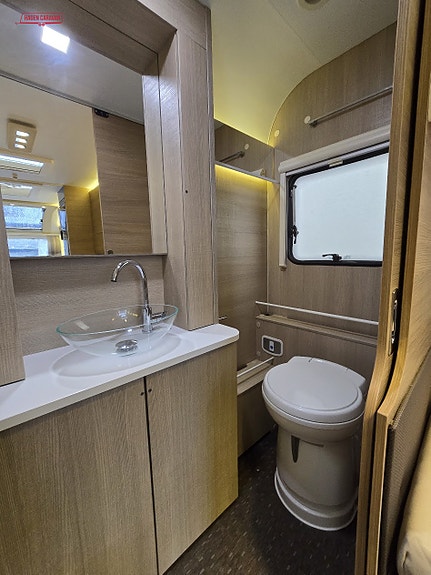 Adria Adora 572 UT - Skadevogn med mye utstyr 11 of 14