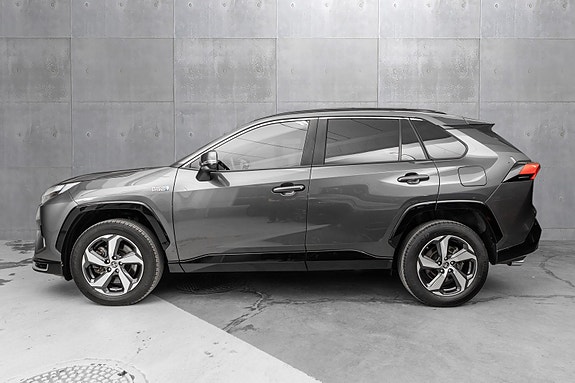 Toyota RAV4 2 of 24