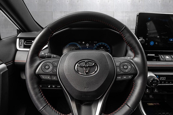 Toyota RAV4 16 of 24